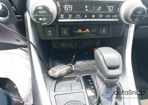 2024 Toyota Rav4 Hybrid Xle z USA, uszkodzony, nr VIN 4T3RWRFV8RU130923